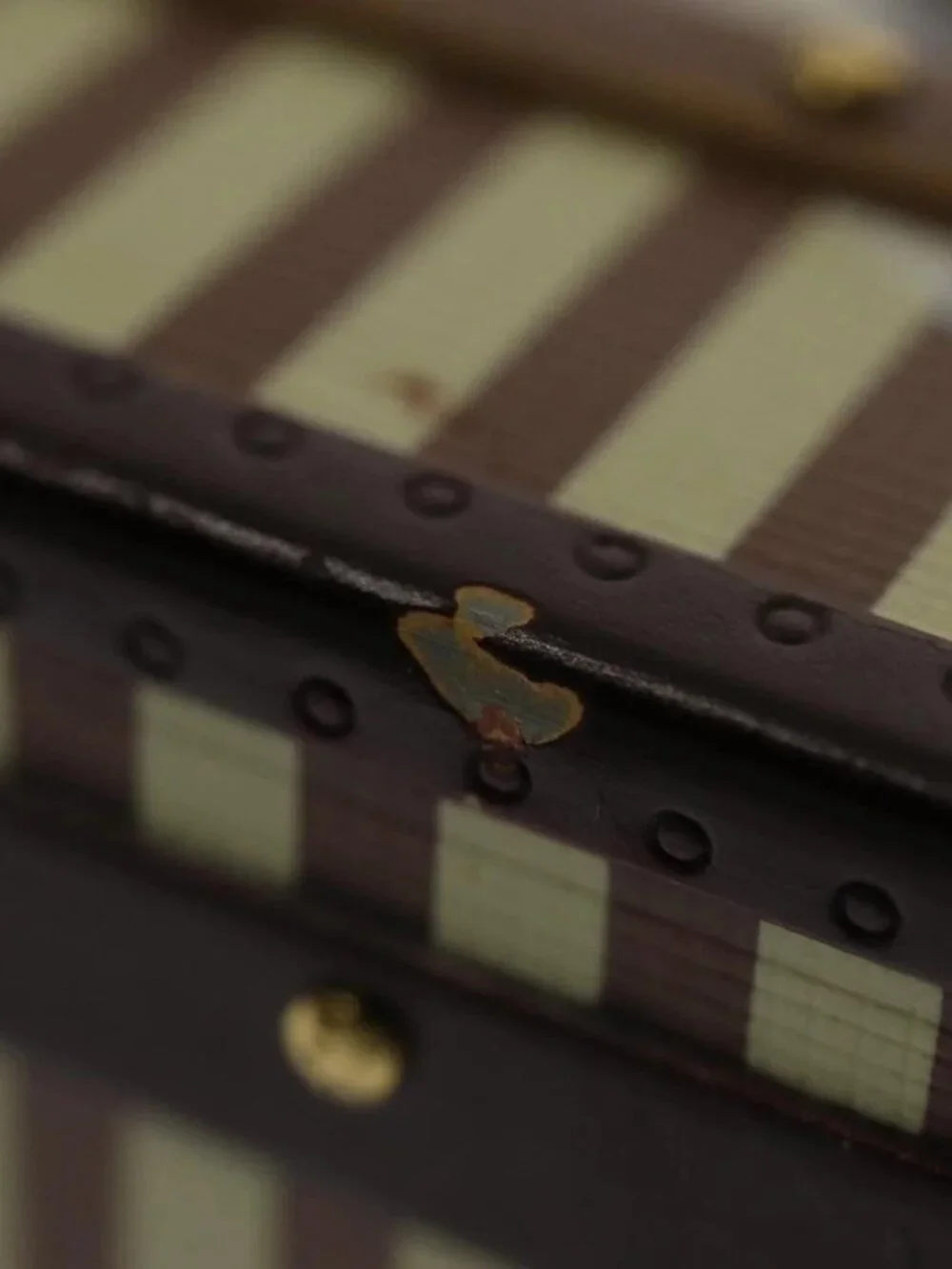 LOUIS VUITTON MALLE COURRIER 1888 Paper weight Beige Brown - Picture 8 of 13